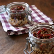 Bocaux de lentilles vertes du Puy au confit de cerises et au boulgour d’olives noires de Nyons
