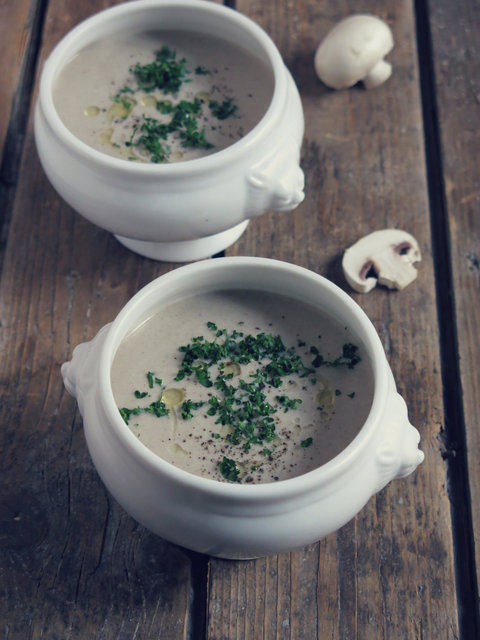 Velouté de champignons de Paris - Artichaut et cerise noire