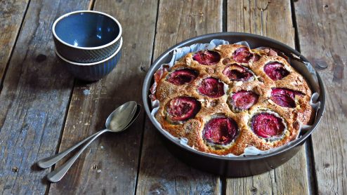 Gateau A L Amande Et Peches De Vigne Artichaut Et Cerise Noire