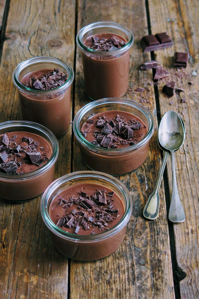 Pots de crème cacao et éclats de chocolat